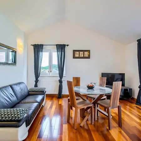 فيلة Kos مورتير